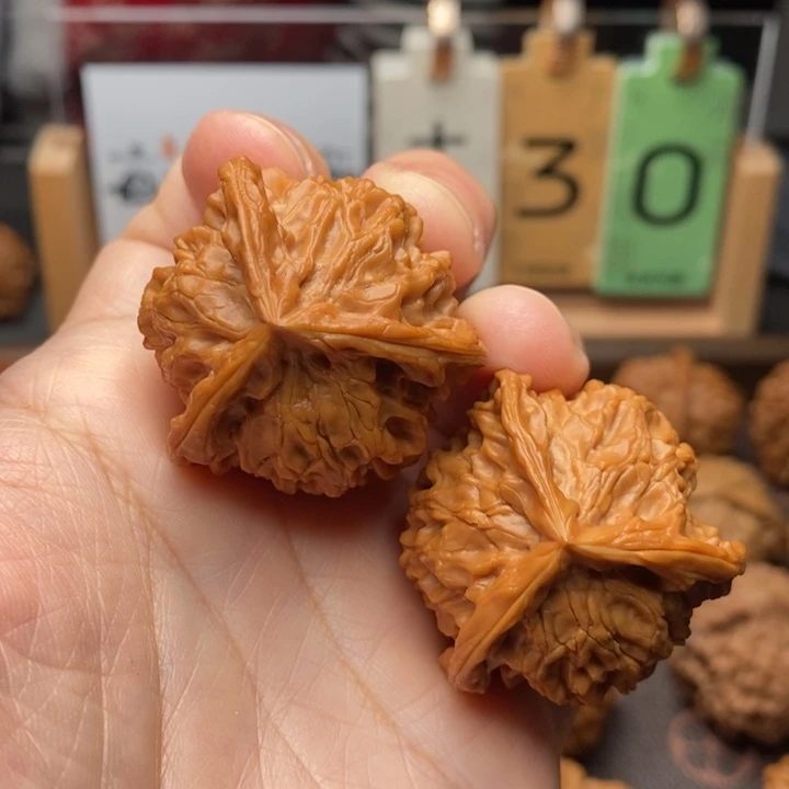 用***4文玩核桃把件三棱37