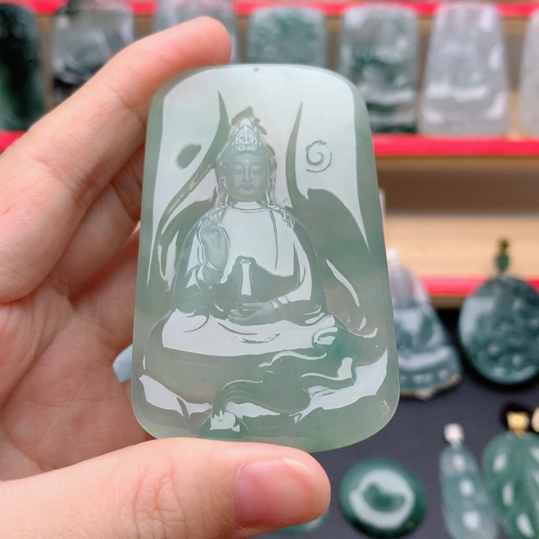 溪***途翡翠未镶嵌颈饰素衣
