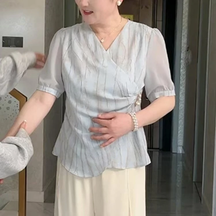 暖时光时尚妈妈装2025夏季收腰衬衣衣服镂空拼接气质短袖百搭中年