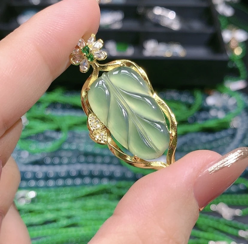 天然a货翡翠叶子吊坠