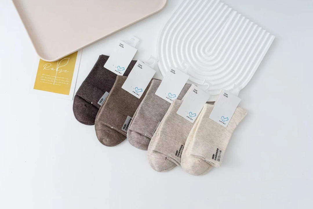 中筒袜吸汗冬季女袜防臭透气纯色女士袜简约棉袜