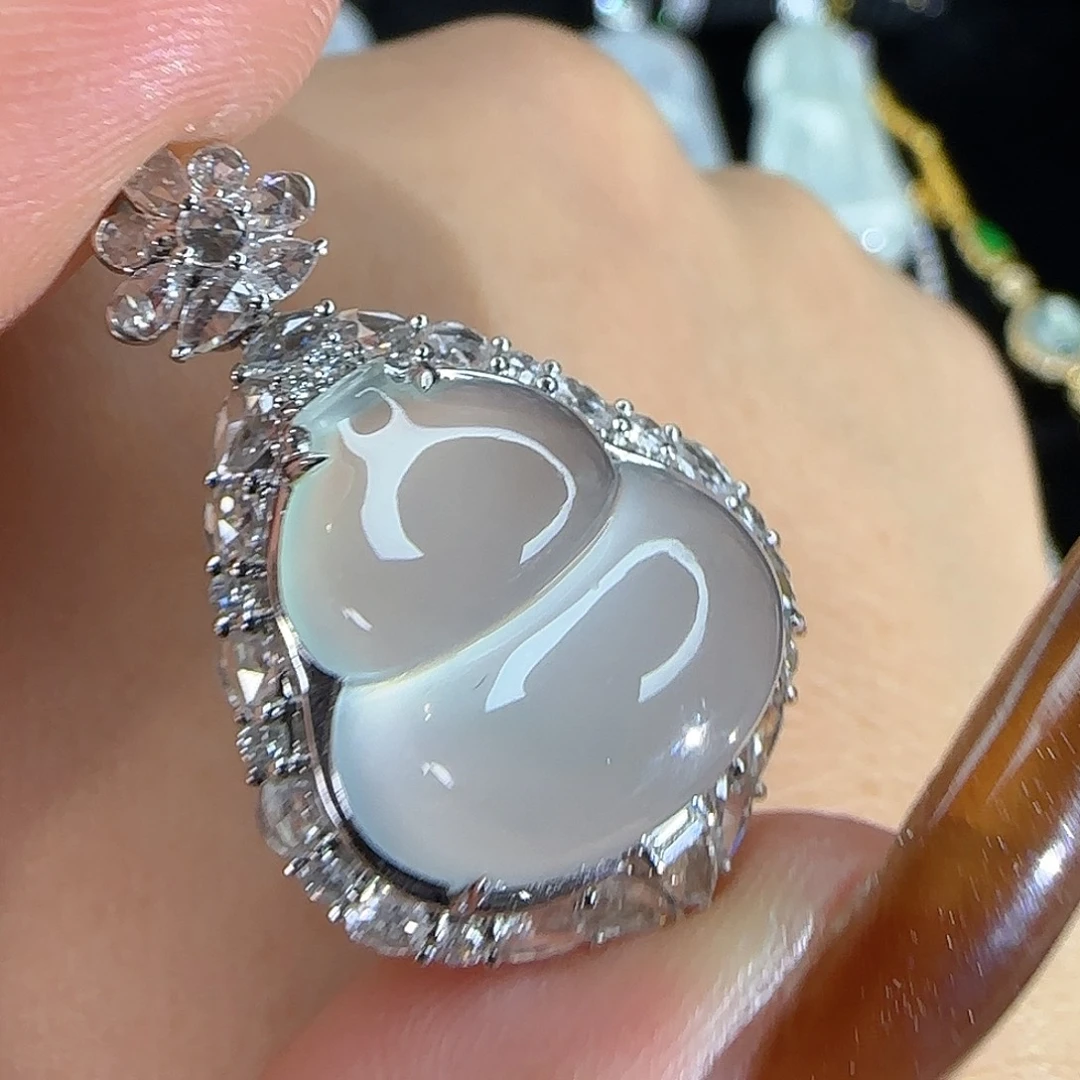 翡翠18K金镶嵌颈饰天然翡翠