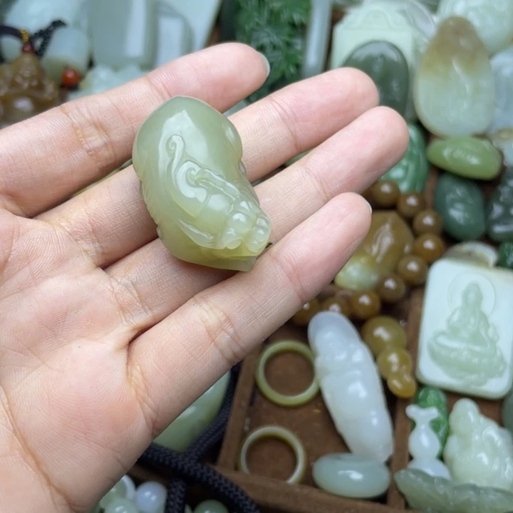 和田玉未镶嵌颈饰