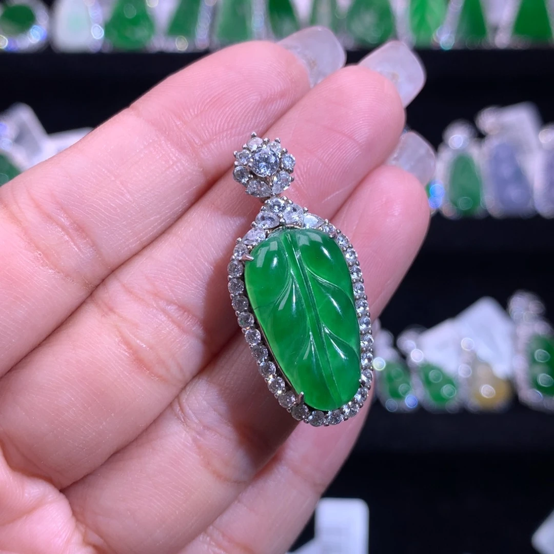 【闪购商品】颈饰银S925镶嵌翡翠