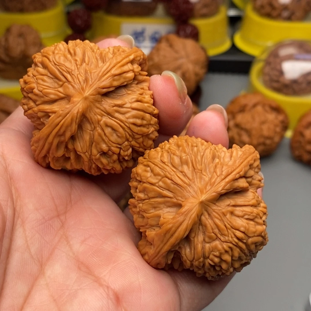 木质类文玩核桃球疆