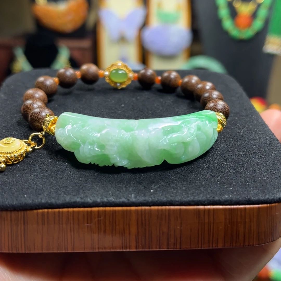 翡翠未镶嵌颈饰天然翡翠手牌