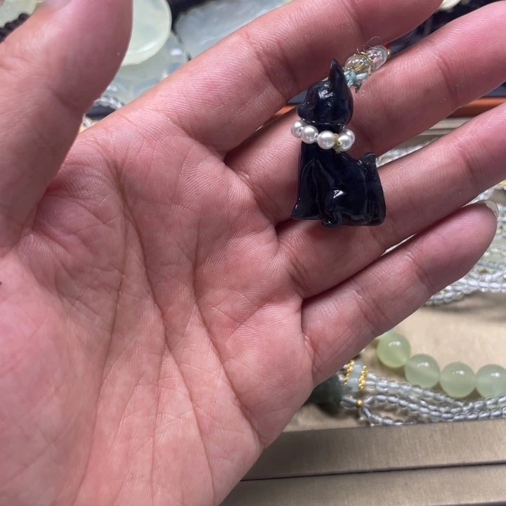 这***？蛇纹石玉未镶嵌颈饰