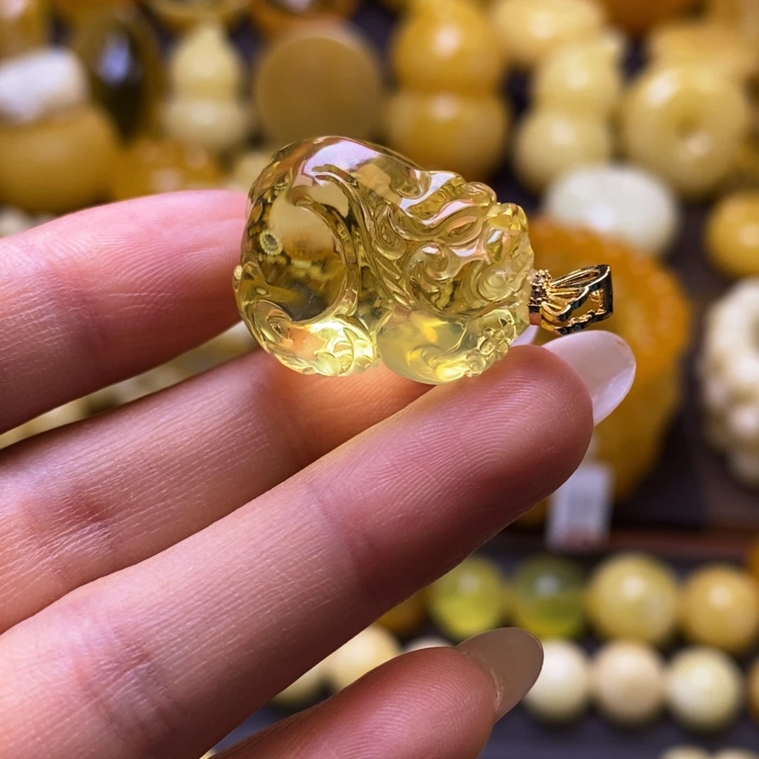 蜜蜡未镶嵌裸石貔貅