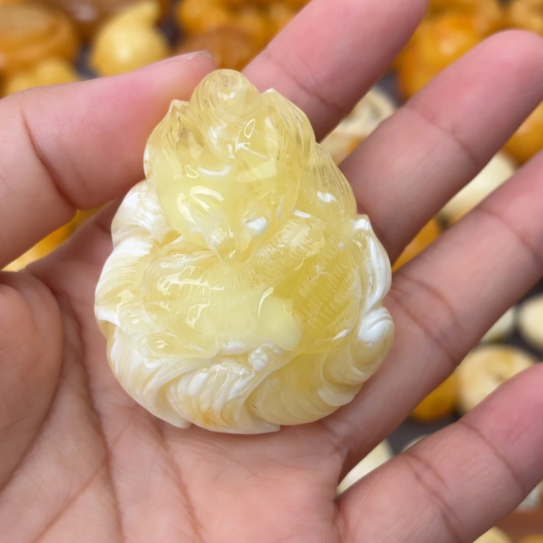 裸石蜜蜡未镶嵌九尾狐