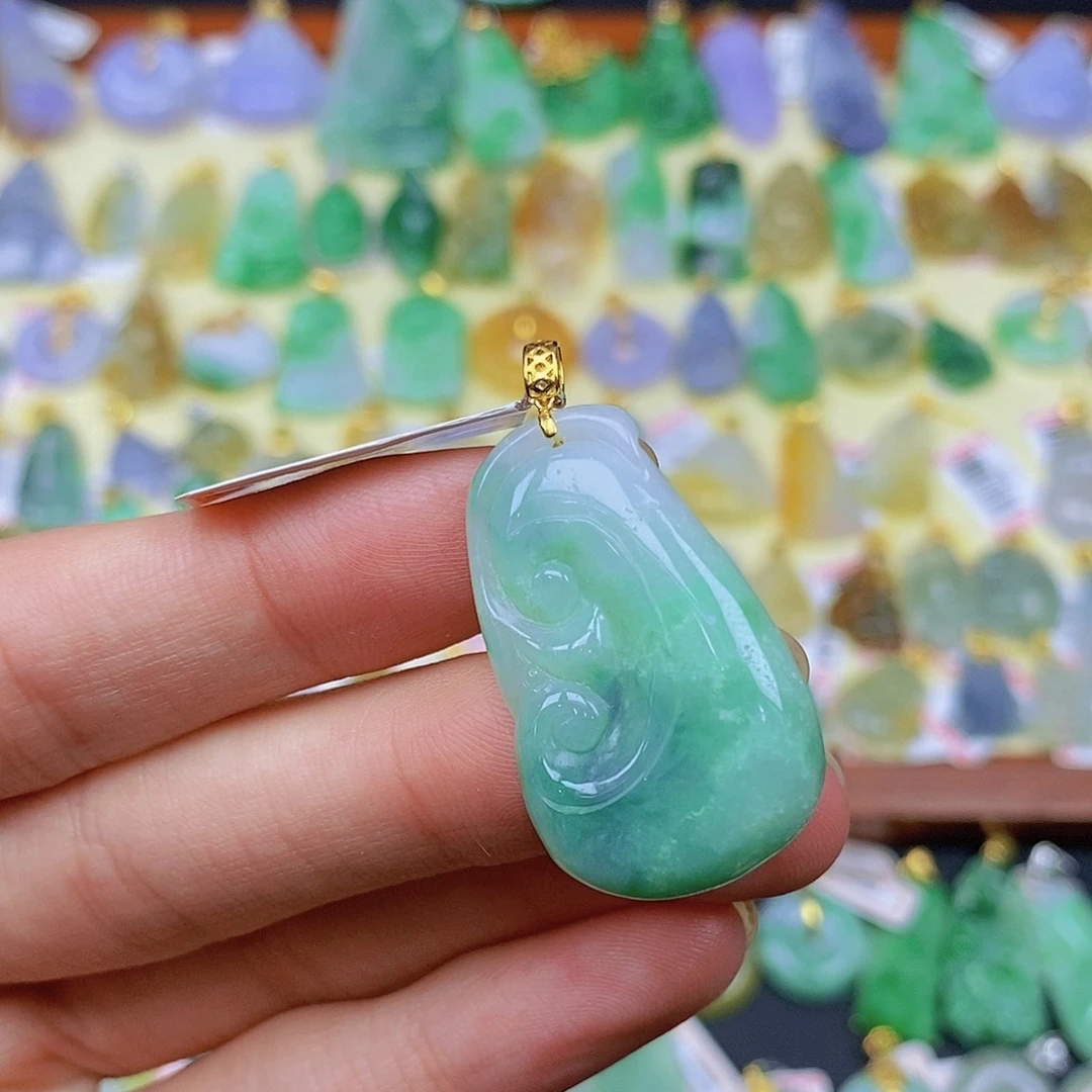 翡翠颈饰18K金镶嵌翡翠