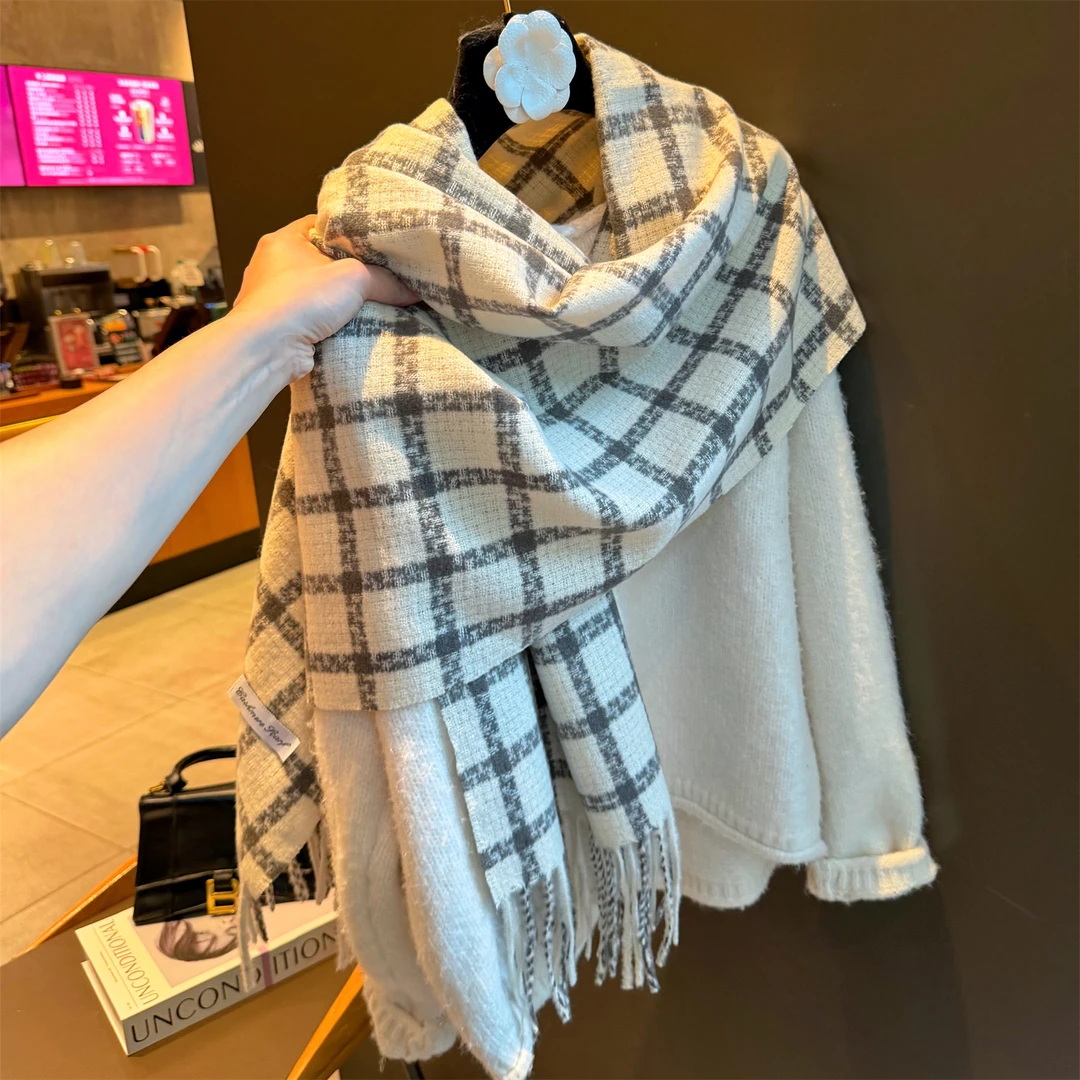 Miss both送礼礼盒小香风白色格纹围巾女冬新款流苏披肩保暖围脖