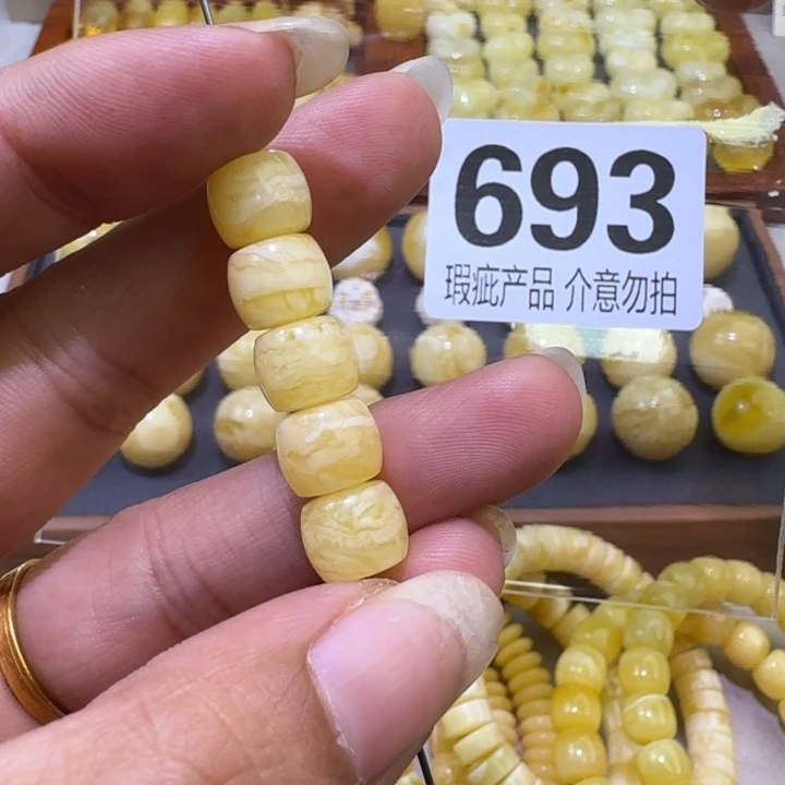 一****未镶嵌琥珀裸石9.2随机一颗