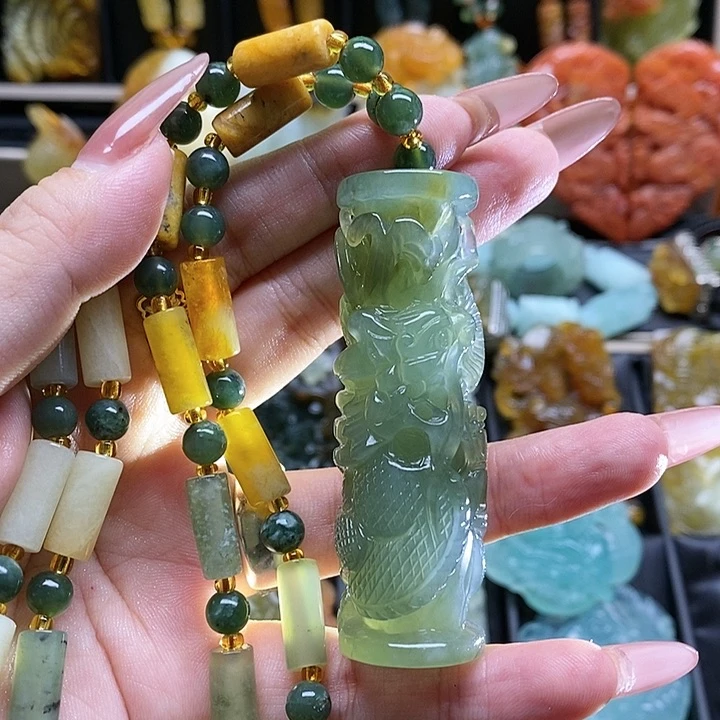 蛇纹石玉颈饰未镶嵌