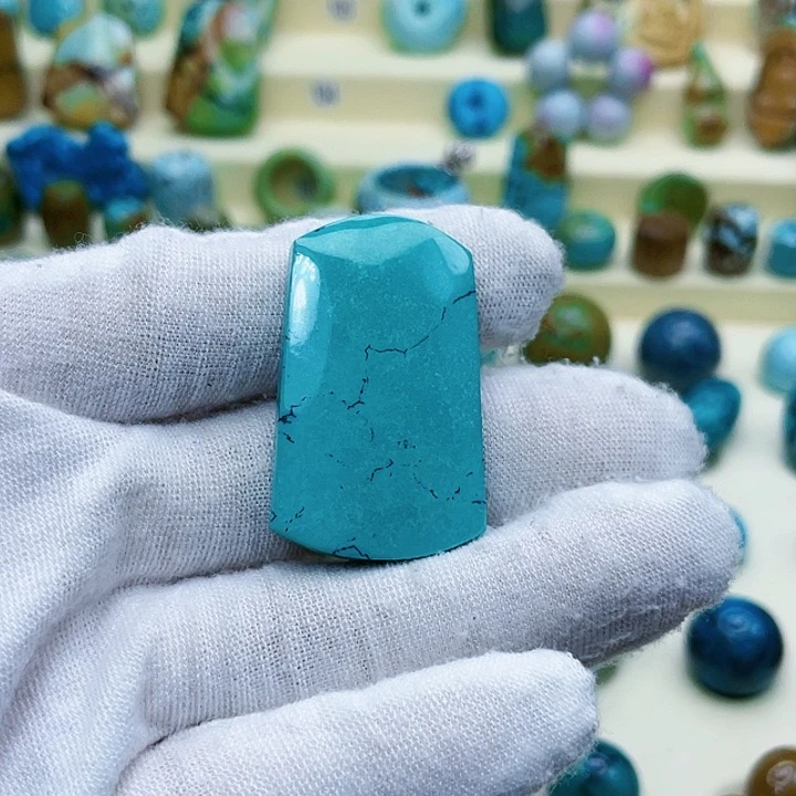 绿松石颈饰未镶嵌