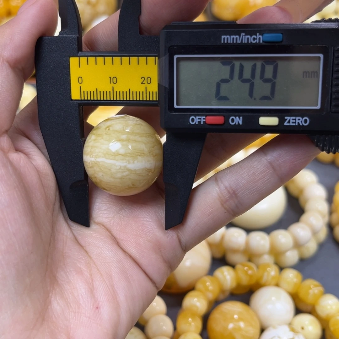 手串琥珀未镶嵌……