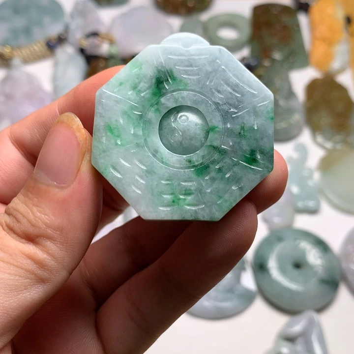 翡翠未镶嵌颈饰八卦38