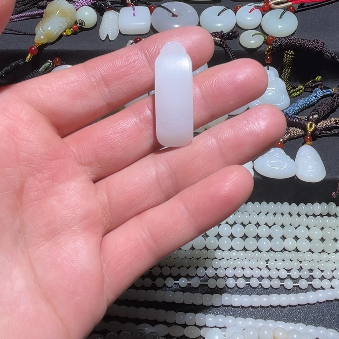 和田玉未镶嵌颈饰无事牌