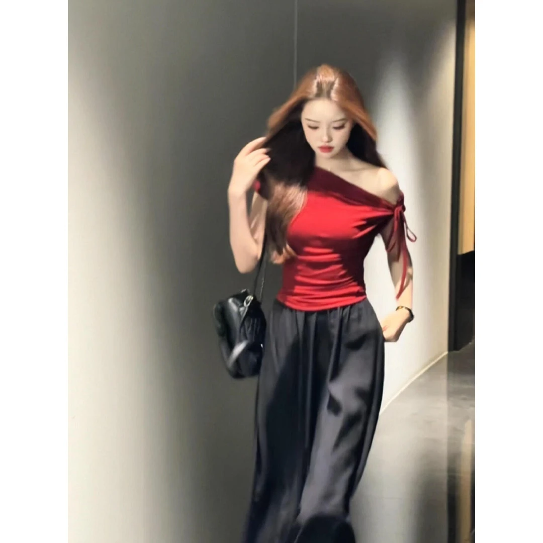 设计感斜肩法式红色一字肩低领短袖t恤女夏季高腰休闲裤两件套