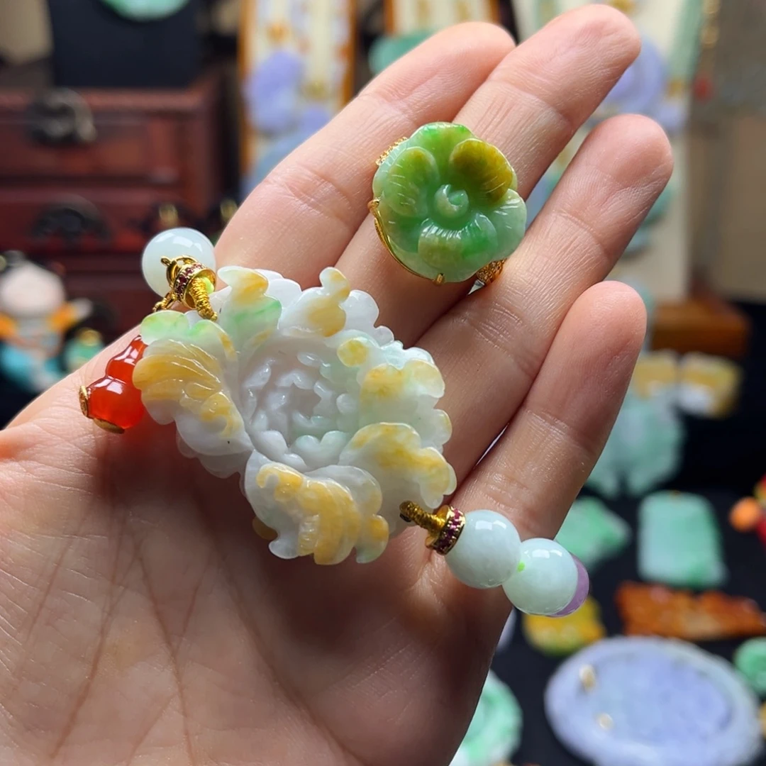 啷****颈饰未镶嵌翡翠天然翡翠手链➕戒指