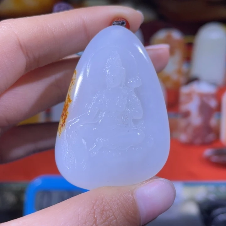 和田玉挂件未镶嵌人***。