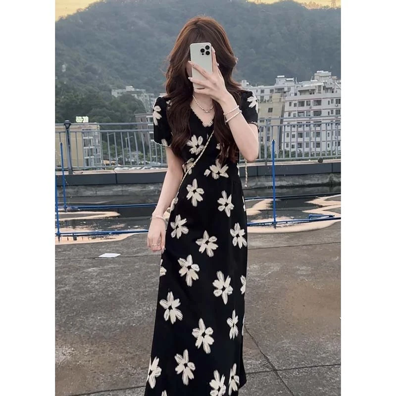 2025新款法式气质时尚气质V领收腰显瘦碎花复古优雅连衣裙D3070