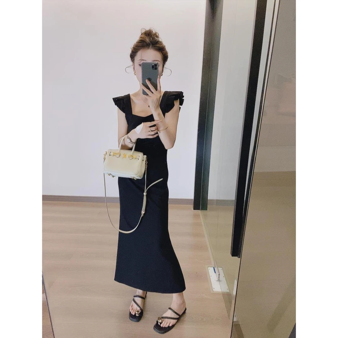 气质范法式别致飞飞袖方领连衣裙赫本风小黑裙高级感鱼尾裙长裙子