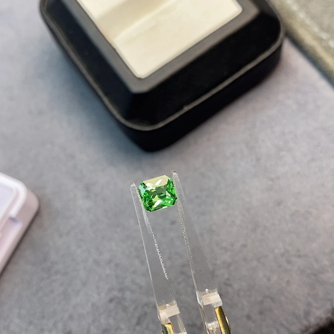 珠宝半成品石榴石（沙弗莱）未镶嵌1.05ct 薄荷绿