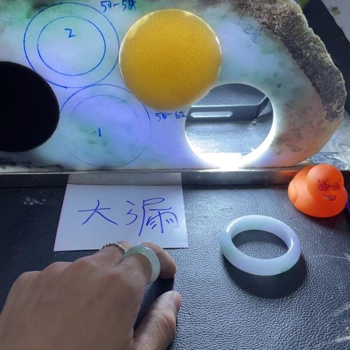 定制翡翠手镯未镶嵌小*手镯