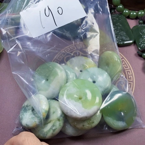 未镶嵌蛇纹石玉颈饰