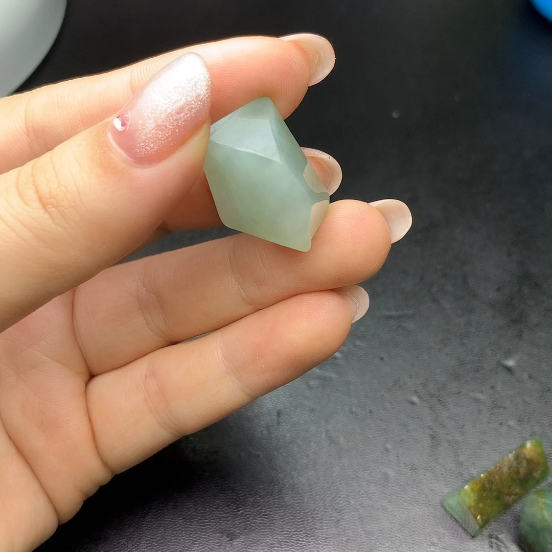 翡翠未镶嵌颈饰翡翠未镶嵌吊坠