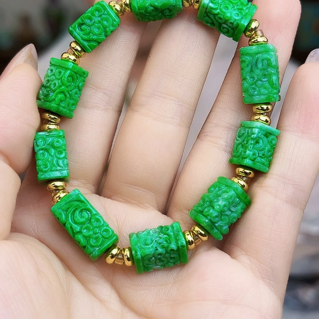 翡翠未镶嵌颈饰多样性