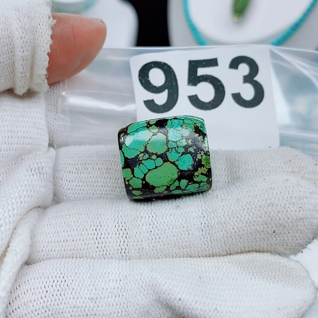 绿松石未镶嵌颈饰