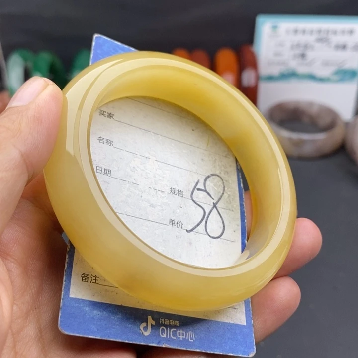 未镶嵌手镯石英质玉