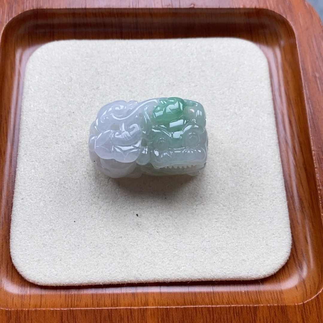 翡翠未镶嵌颈饰霸王貔貅