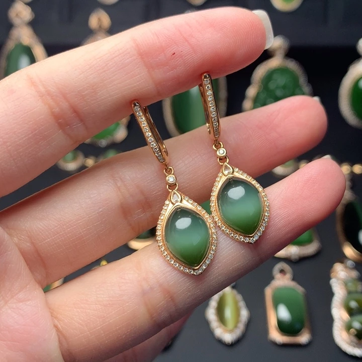 和田玉18K金镶嵌耳饰