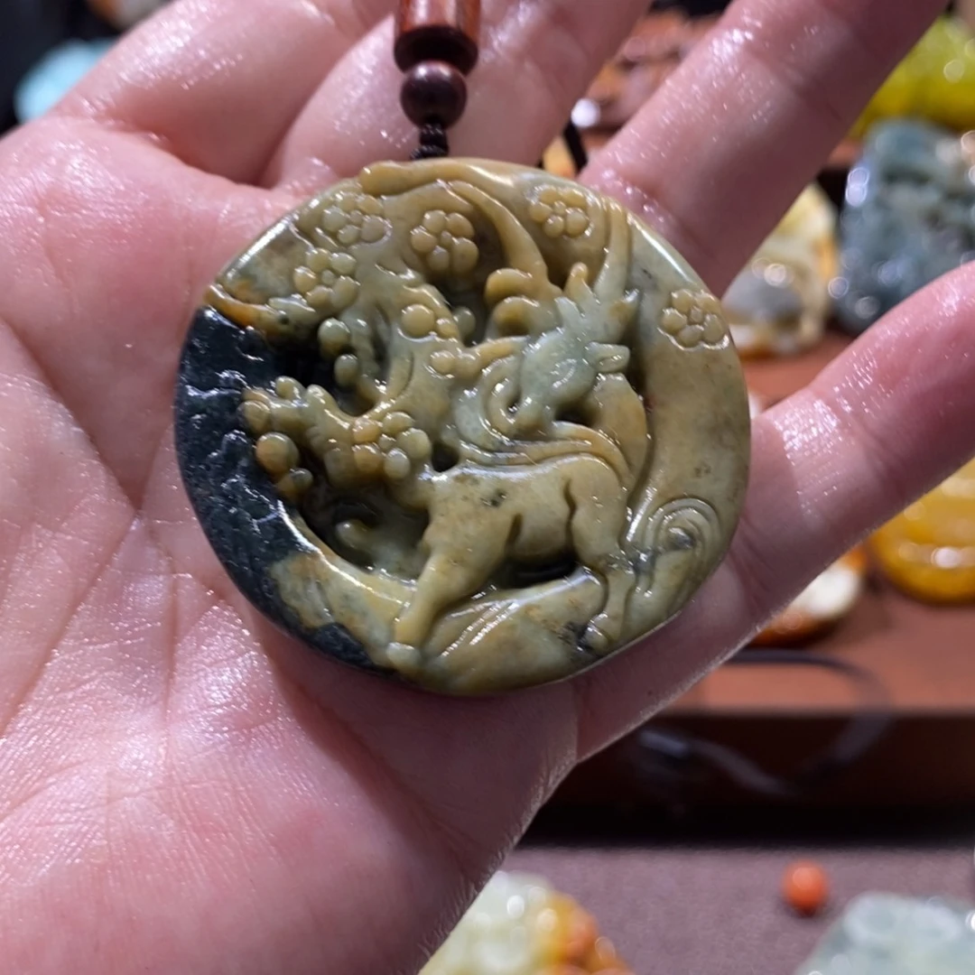 蛇纹石玉颈饰未镶嵌