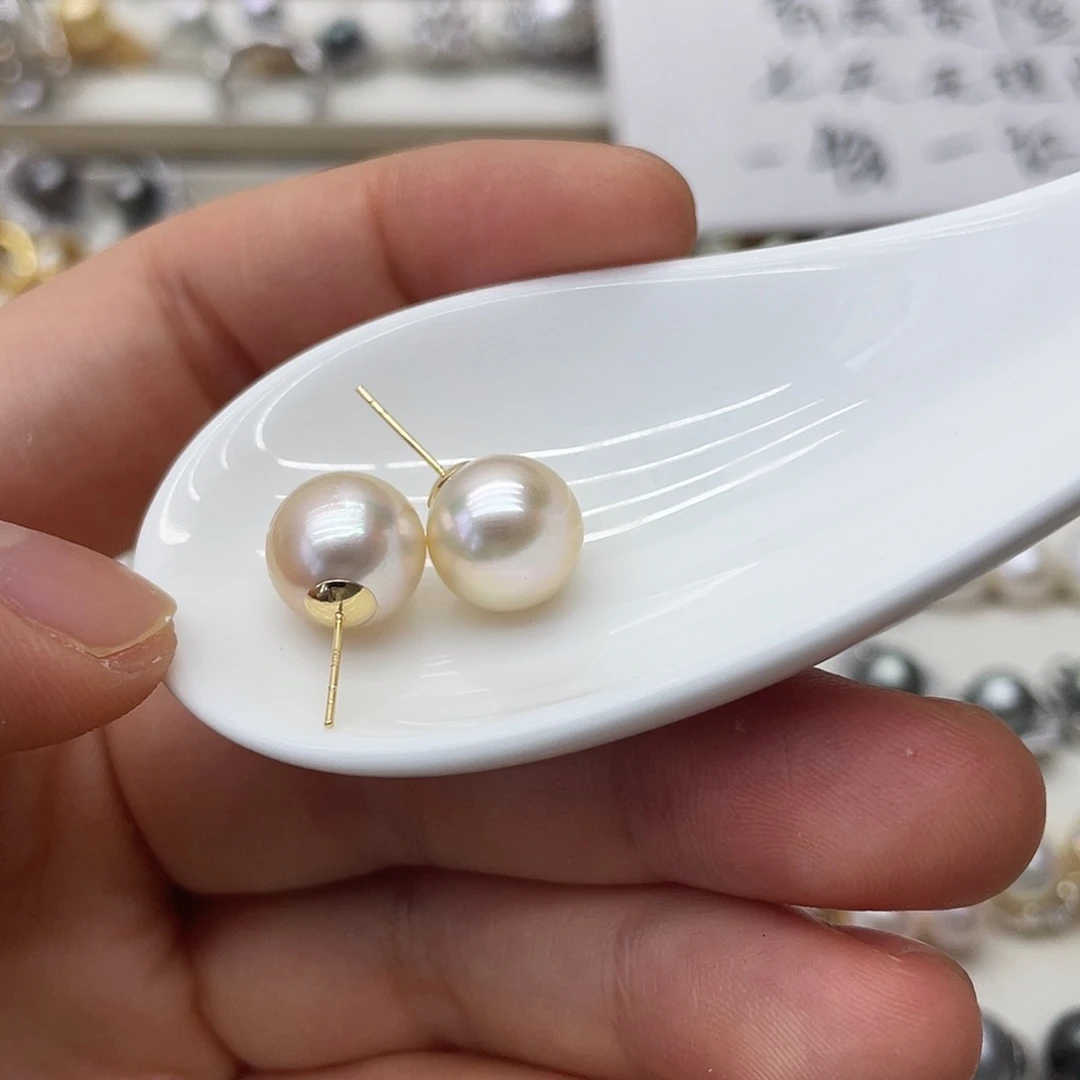 18K金镶嵌海水珍珠耳饰