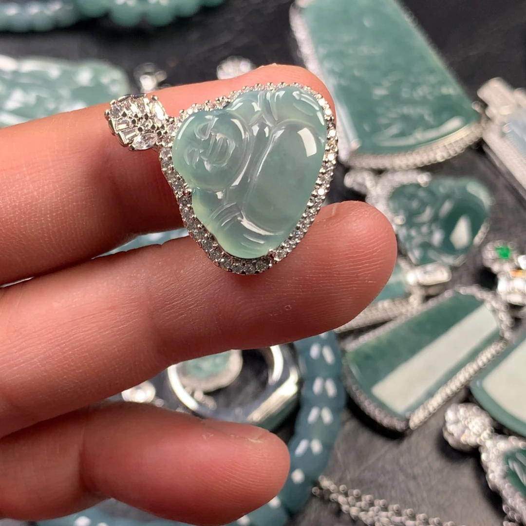 翡翠未镶嵌颈饰佛公