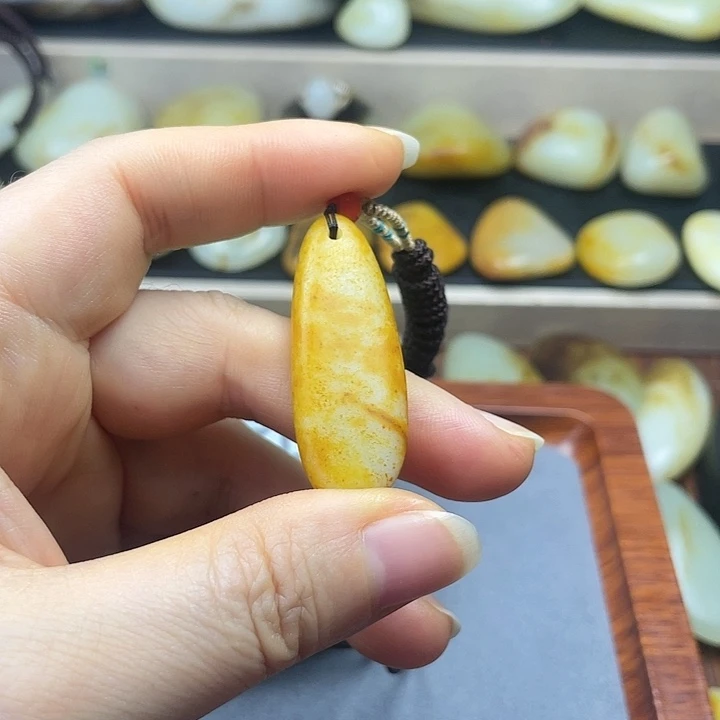 九***尘和田玉未镶嵌颈饰