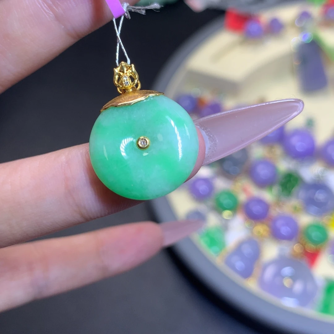 翡翠18K金镶嵌颈饰