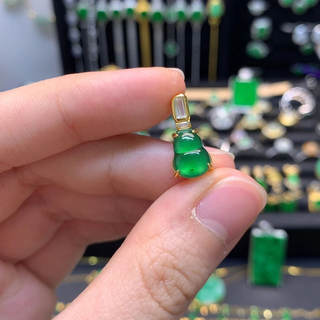 翡翠未镶嵌颈饰有纹裂 危料