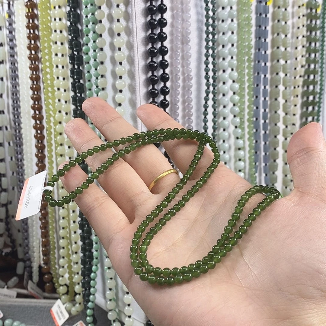 紫***依和田玉未镶嵌颈饰