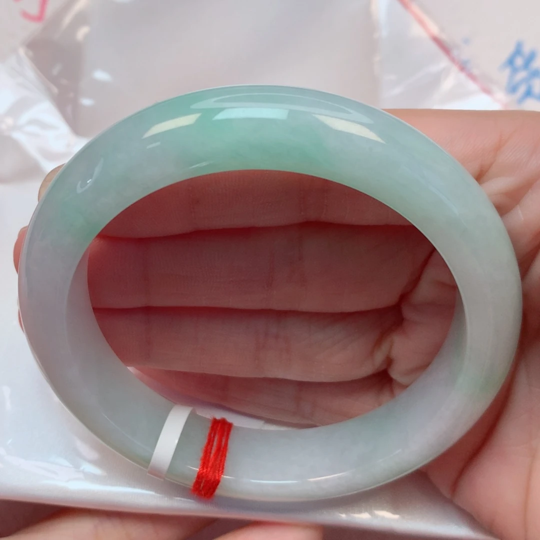 翡翠手镯未镶嵌59圈 淡晴底