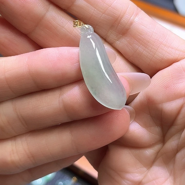 颈饰18K金镶嵌翡翠