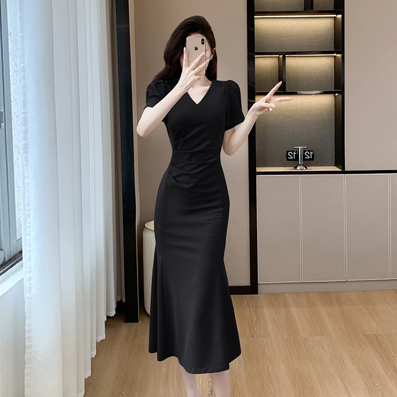 2025夏季新款黑色V领连衣裙女弹力修身显瘦韩版气质高级感鱼尾裙
