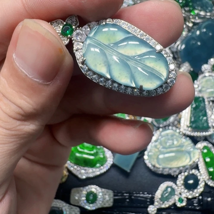 翡翠未镶嵌颈饰天然A货翡翠放漏