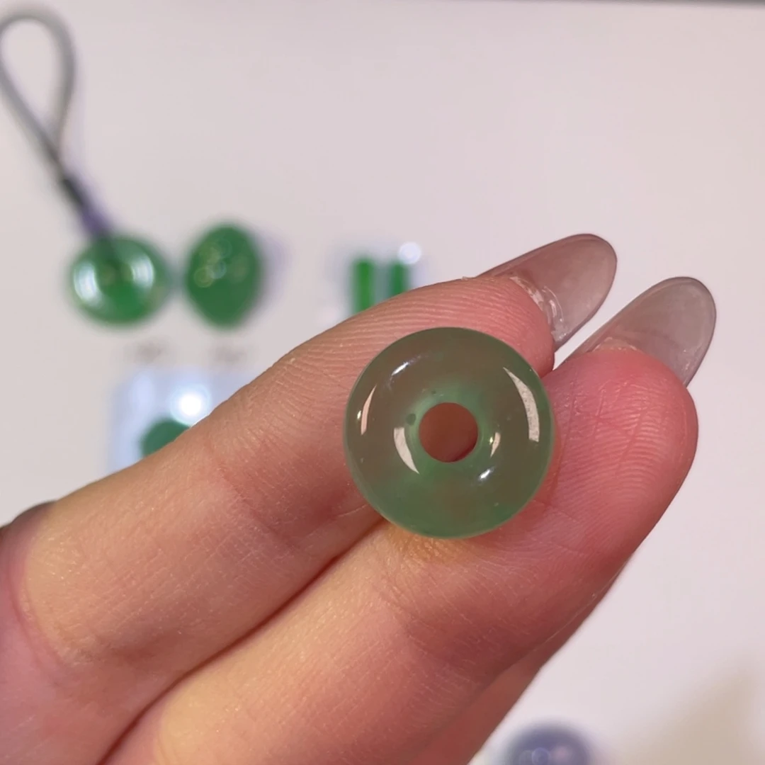 翡翠未镶嵌颈饰裸石