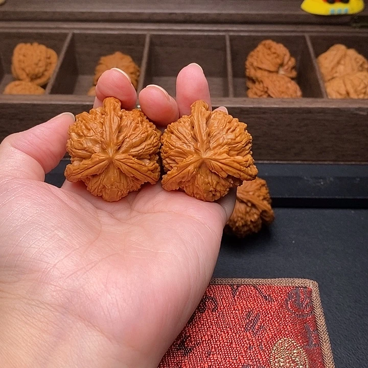 生***羊把件文玩核桃白奔