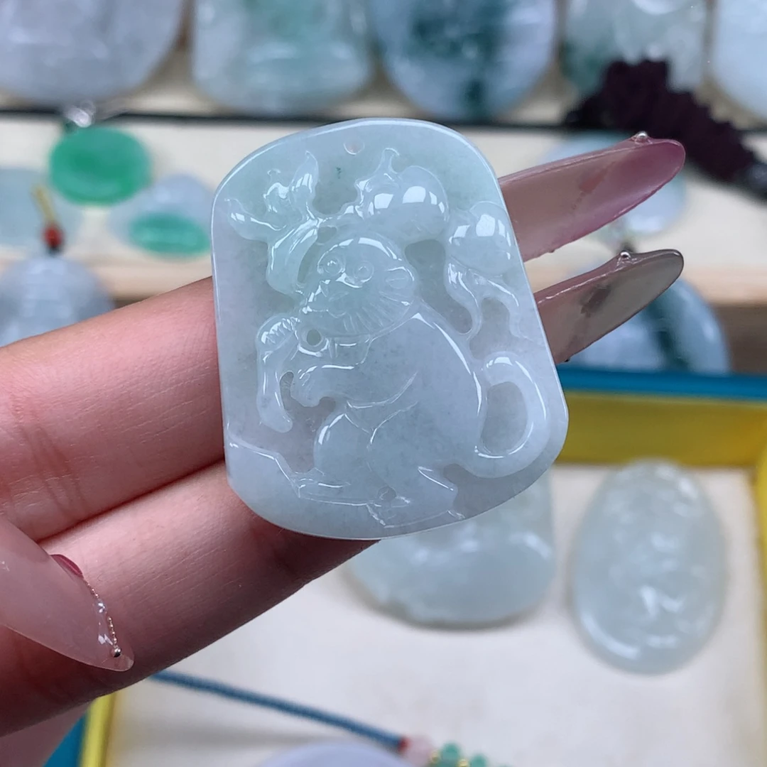 翡翠未镶嵌颈饰生肖猴