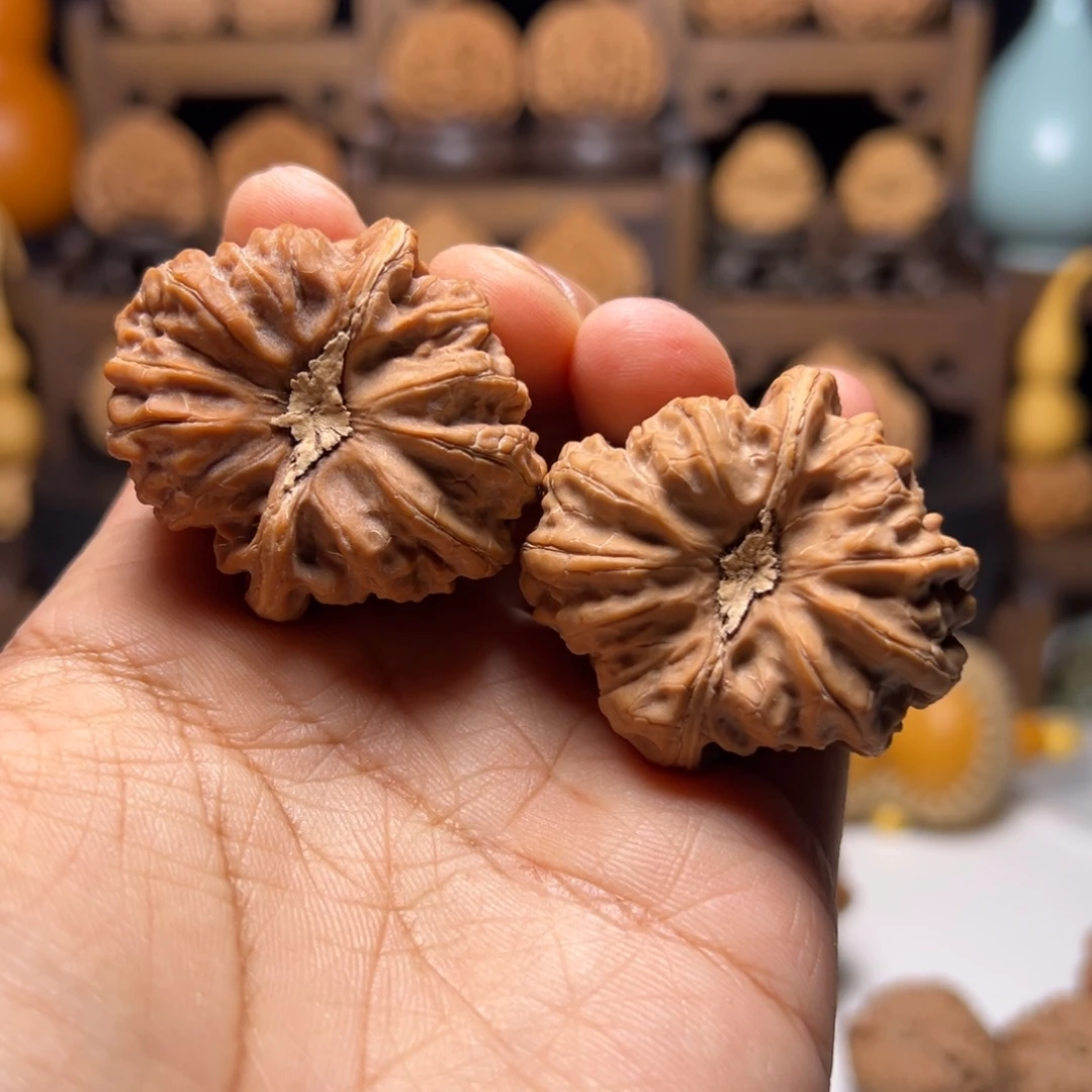 陪***岁文玩核桃把件40凹底